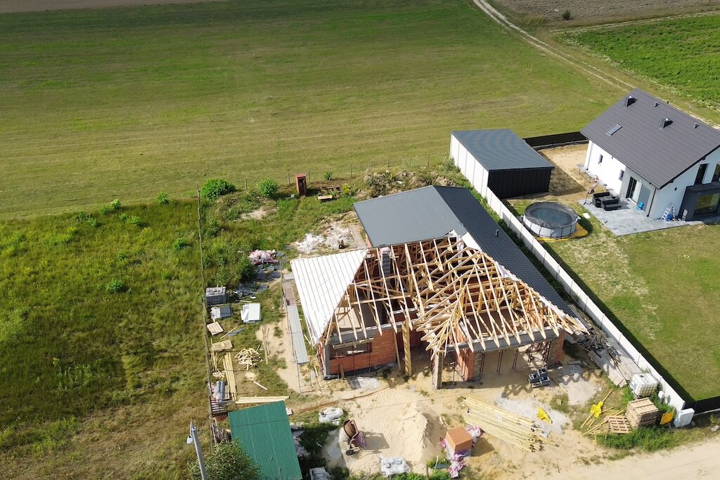 Podział majątku po rozwodzie, budowa domu na majątku osobistym, roszczenia byłego małżonka