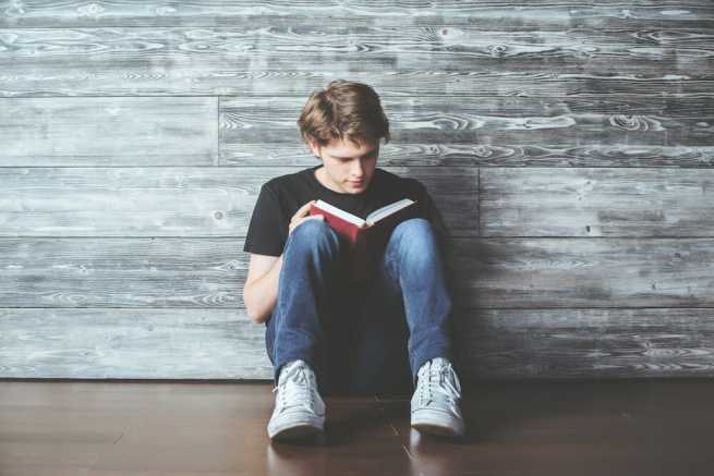 Jak zachęcić do czytania nastoletnie dziecko, które przechodzi bunt?