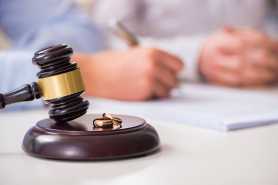 Zapis o nieobecności na sprawie rozwodowej i wydanie wyroku zaocznego